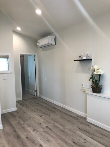 Building Photo - 6140 W 74th St