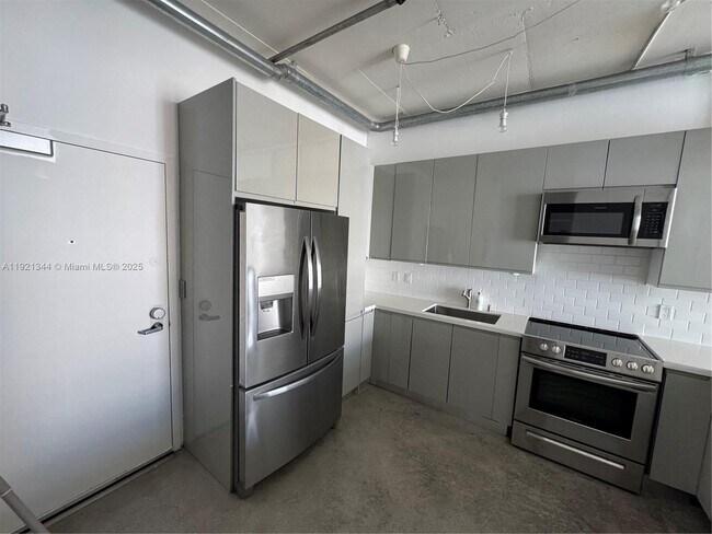 Building Photo - 444 NE 30th St