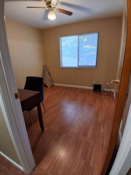 Building Photo - 1127 Rosa Del Rio Way