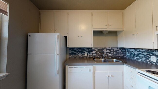 Building Photo - 3800 E 29th St