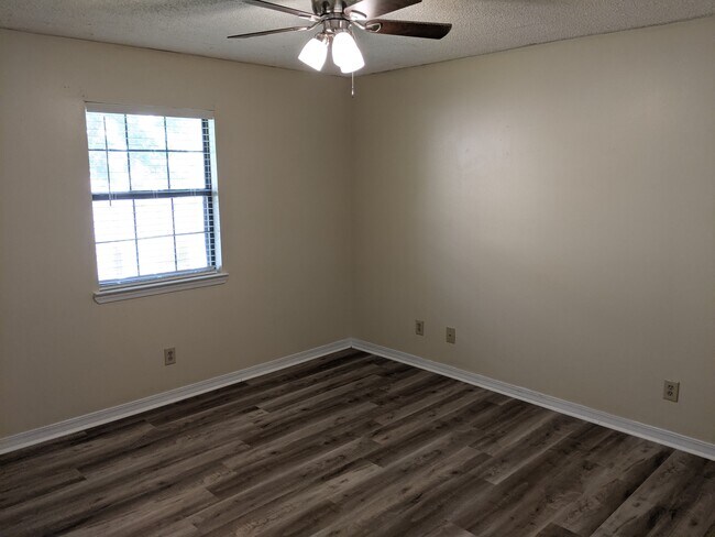 Building Photo - 1406 Hartje Ln