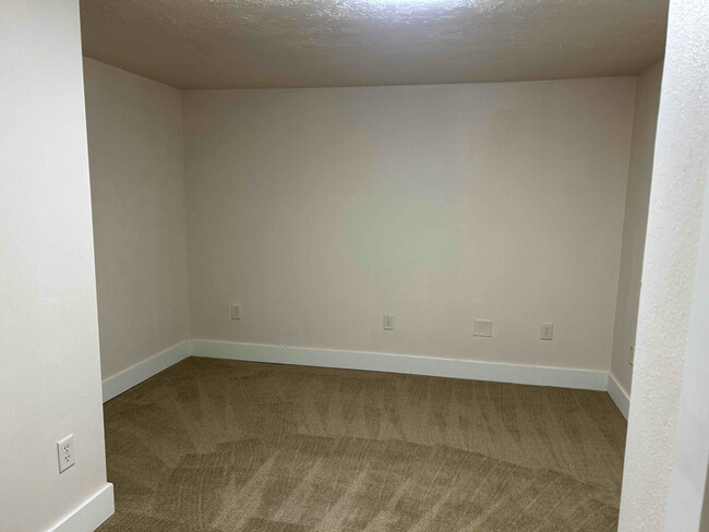 Building Photo - 269 S 400 W