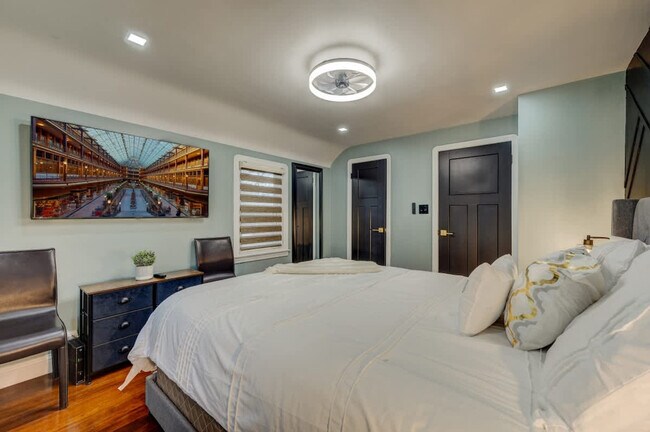 Building Photo - 3855 Grosvenor Rd