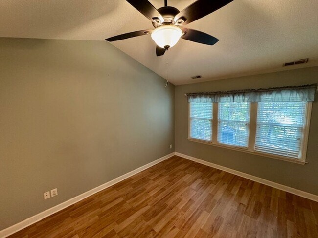 Building Photo - Elegant 2-Story Townhome with Sunroom & Lu...