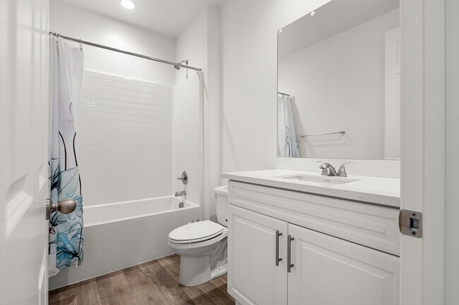 Building Photo - Stunning 4 bedroom 3 bath home in Summer Wind Trail Community