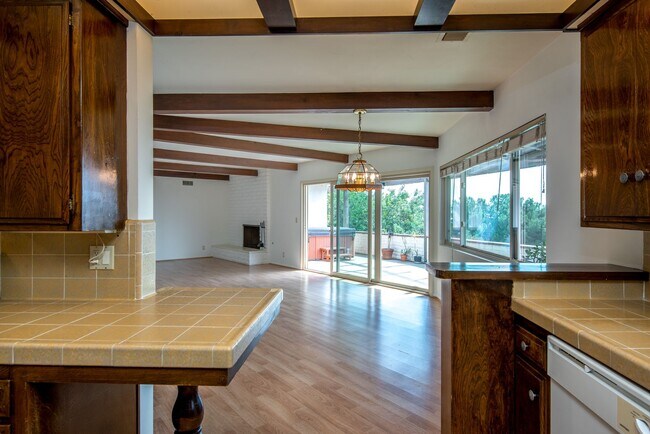 Building Photo - Home in La Crescenta Mountains