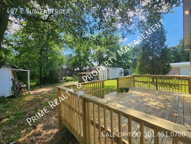 Building Photo - 407 E Sullenberger-