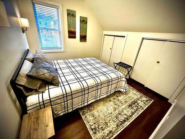 Building Photo - 1594 Main St