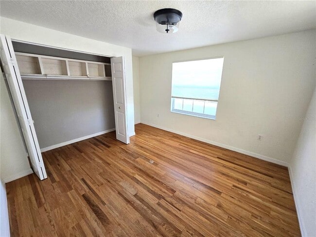 Building Photo - 3616 Royal Palm Dr