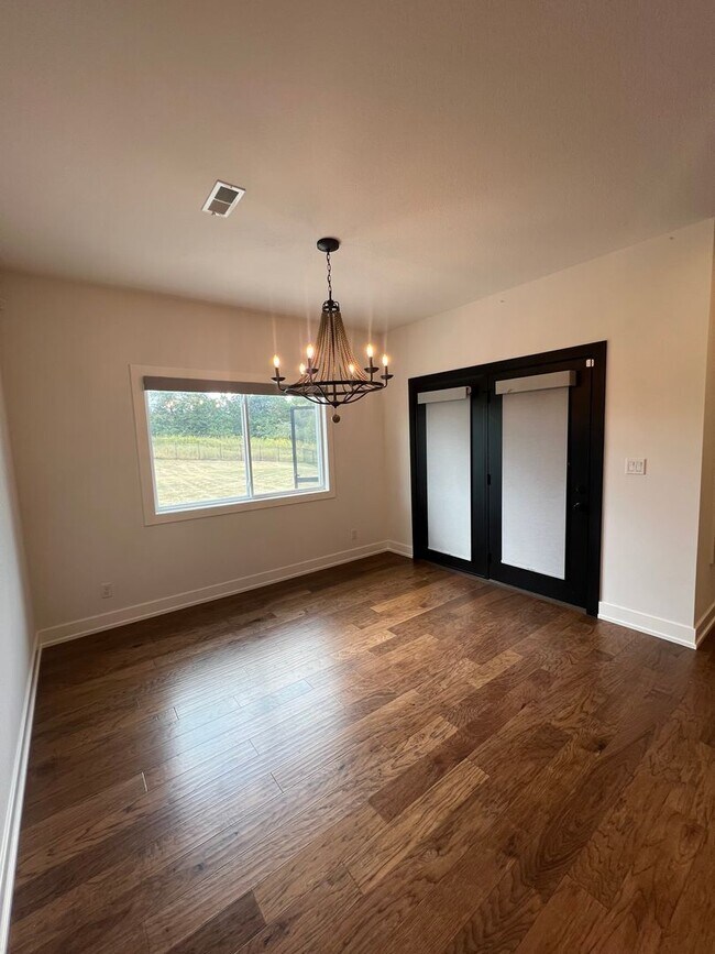 Building Photo - 3304 Wentworth Dr