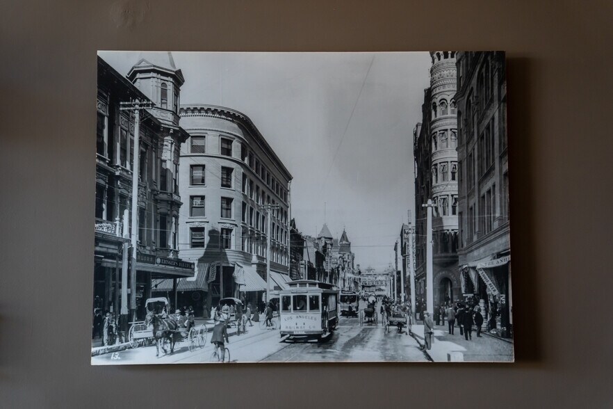 Building Photo - 257 S Spring St