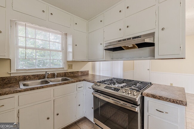 Building Photo - 828 Sheppard Way