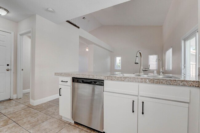 Building Photo - 26 Fantasia Ln