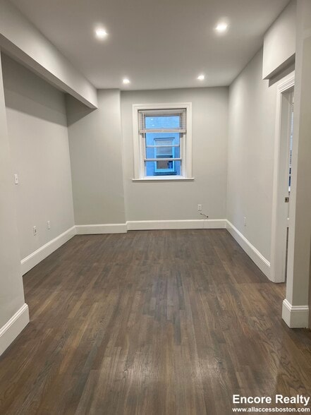 Building Photo - 108 Peterborough St