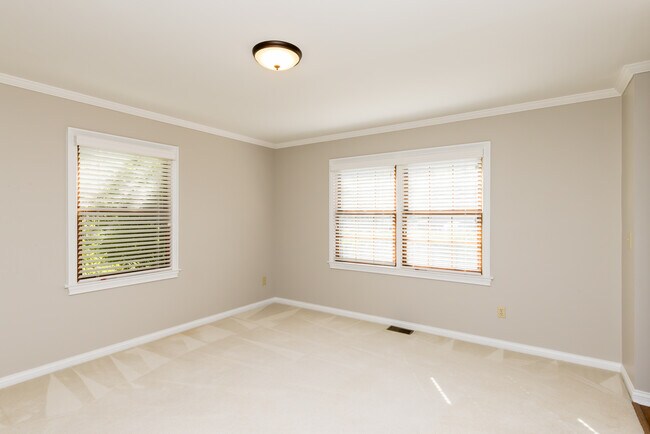 Building Photo - 5558 Parker Hill Ln