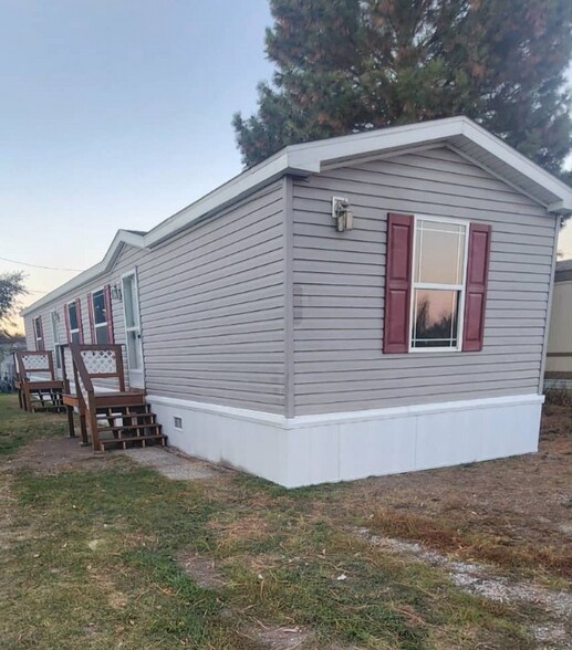 Building Photo - 500 N Walnut St