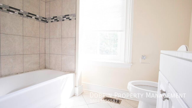 Building Photo - 810 W Clay St