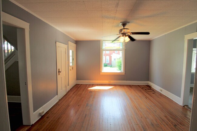 Building Photo - 501 Collicello St