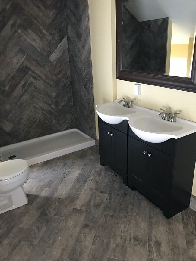 Building Photo - 209 Gregory St