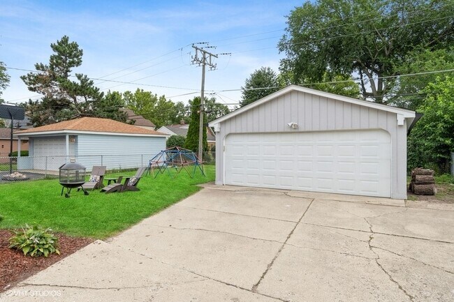 Building Photo - 919 S Hawthorne Ave