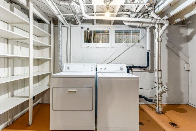 Building Photo - 5343 SE 44th Ave