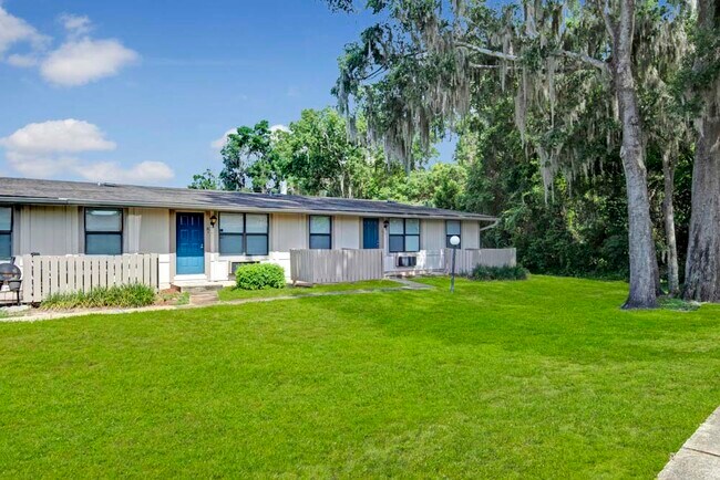 Building Photo - Applewood Apartments