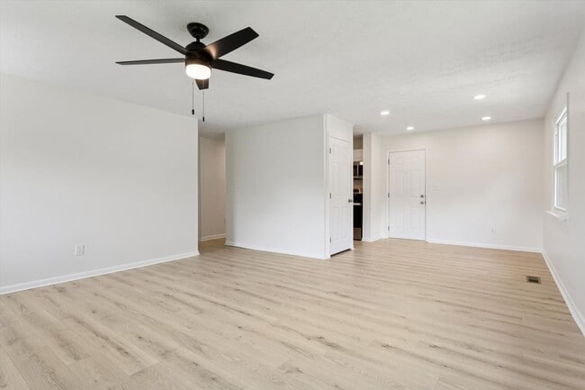 Building Photo - 13A Colberts Ln