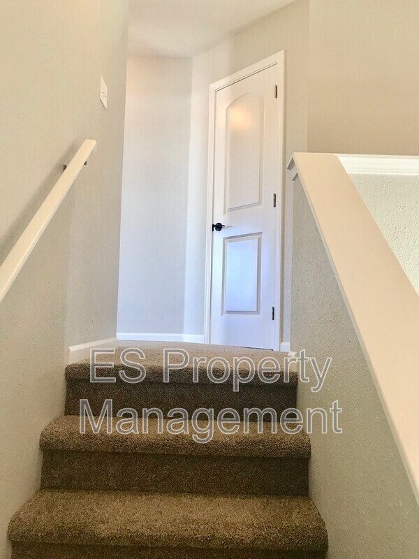 Building Photo - 4481 Redcliff N Ln