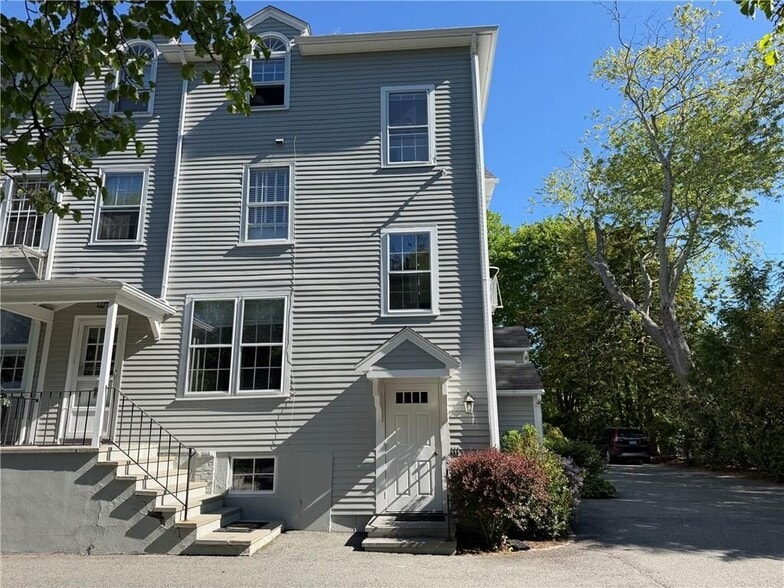 Building Photo - 141 Narragansett Ave