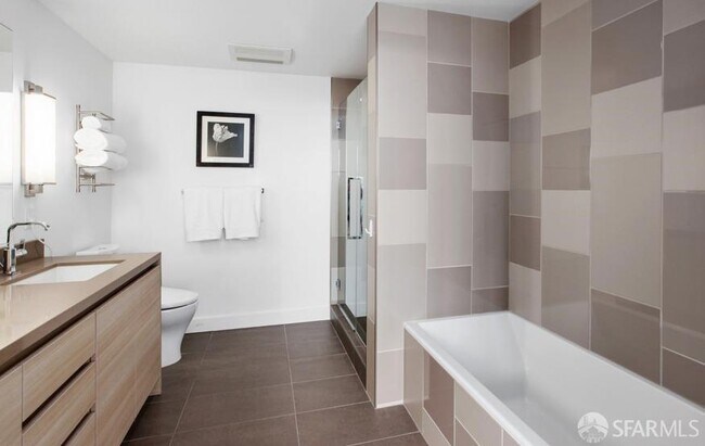 Building Photo - 708 Long Bridge St