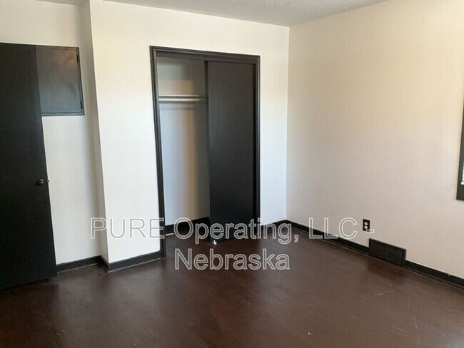 Building Photo - 5236 Ames Ave