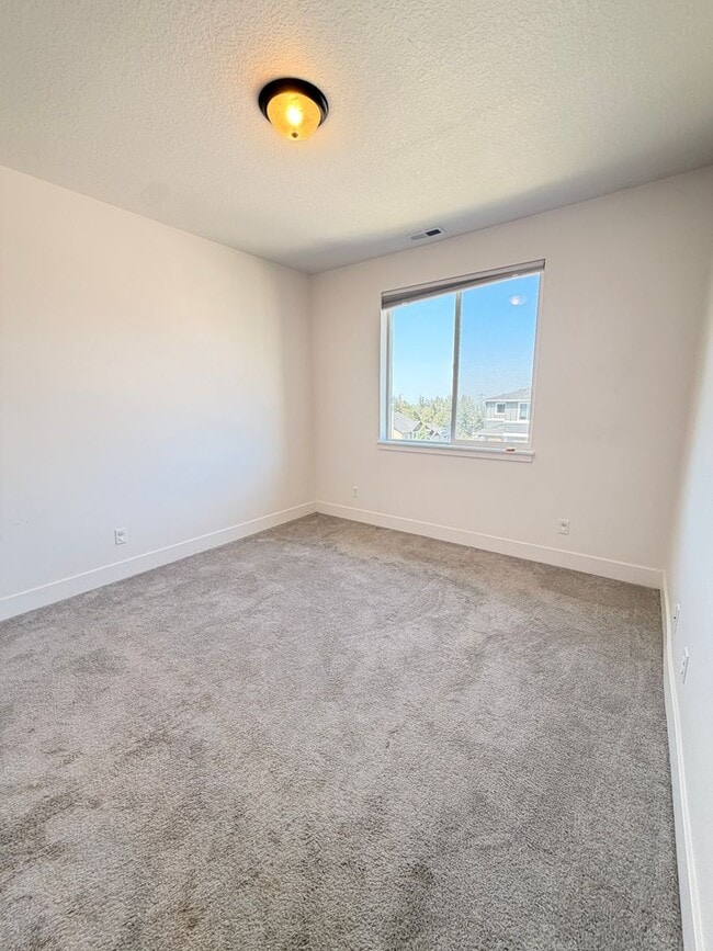 Building Photo - 3481 Snowberry Rd