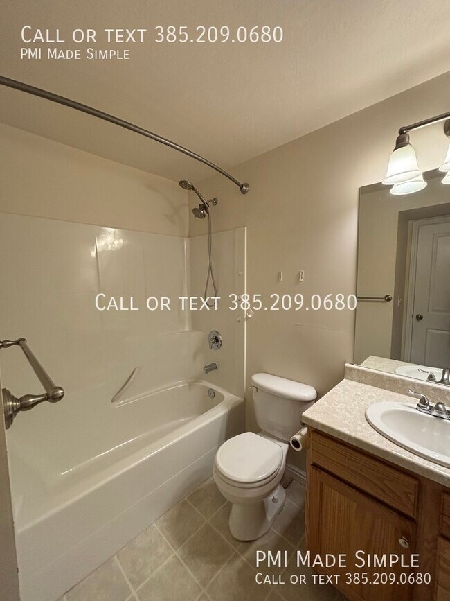 Building Photo - 14910 Treseder St