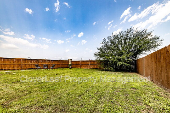 Building Photo - 302 Colonial Blf