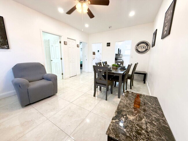 Building Photo - 324 Van Buren St