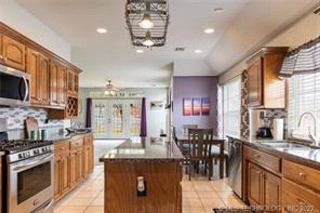 Building Photo - Beautifully kept 1.5 story home with 3 lg bedrooms (game room could be a 4th bedroom).