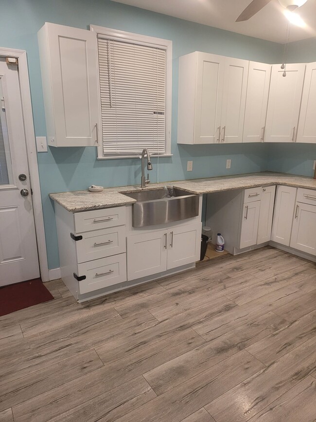 Building Photo - 7008 Ditman St