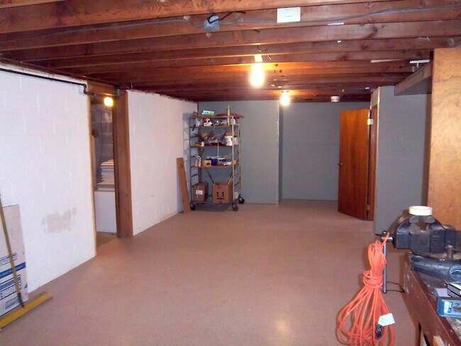 Building Photo - 5118 Avoca Ave