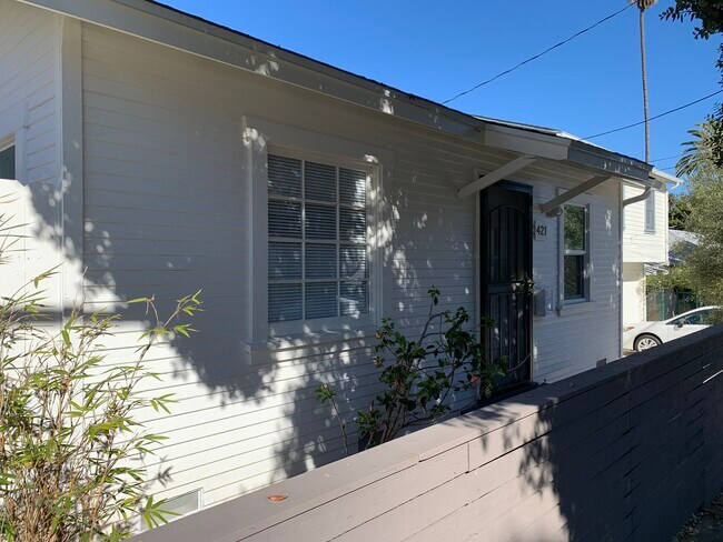 Building Photo - 421 Hollister Ave