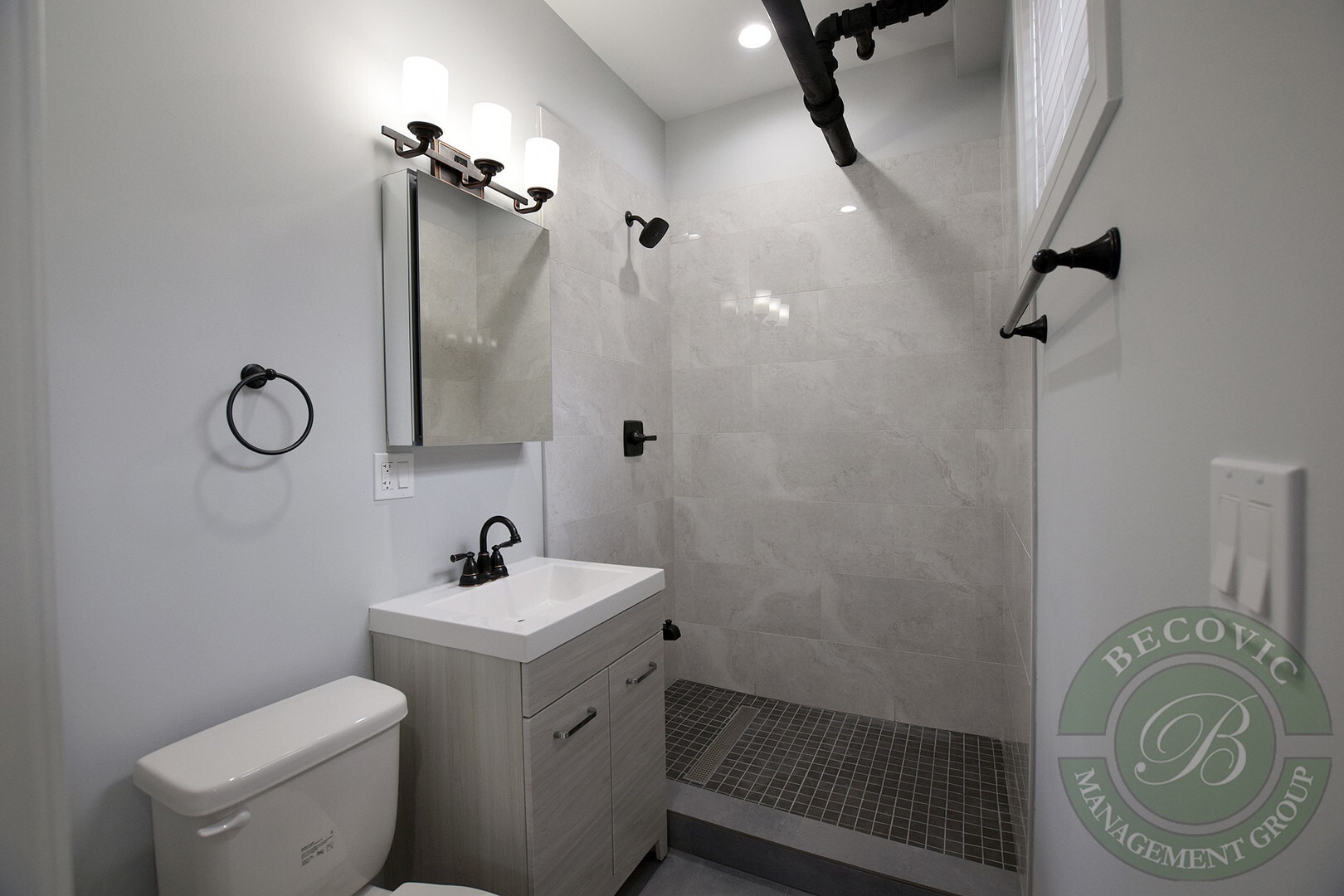 Building Photo - 6105 N Winthrop Ave