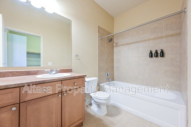 Building Photo - 5401 S Park Terrace Ave