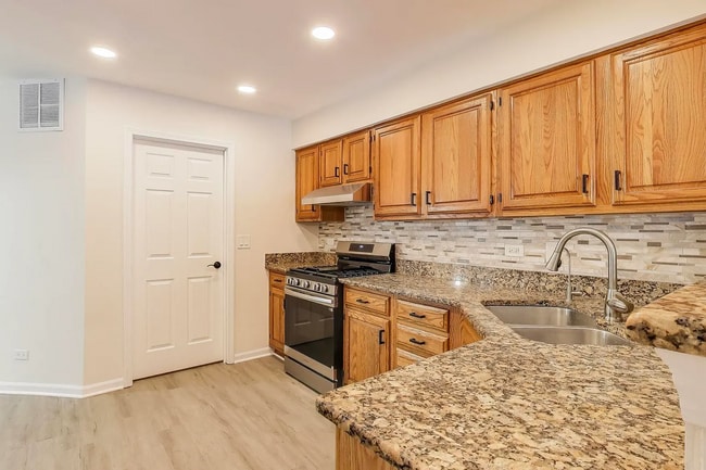 Building Photo - 716 Clover Hill Ct