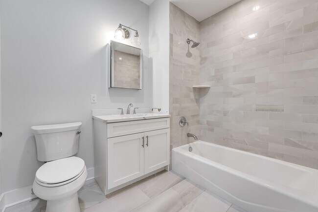 Building Photo - 658 Grand St