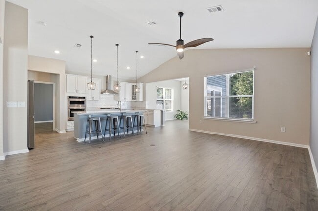 Building Photo - Modern 3 Bedroom 2 Bathroom Myrtle Beach Home
