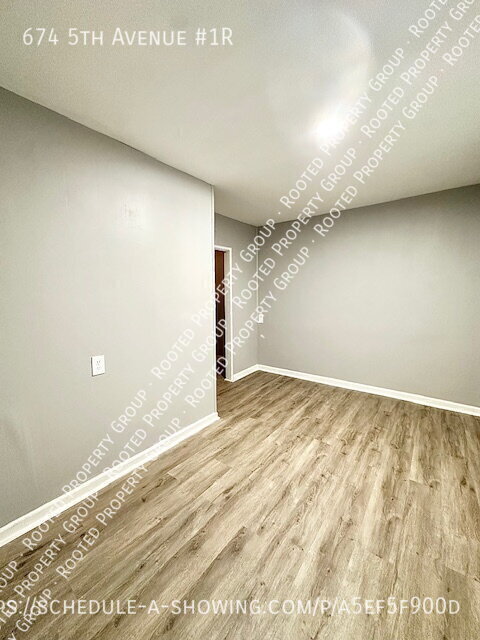 Building Photo - 674 5th Ave