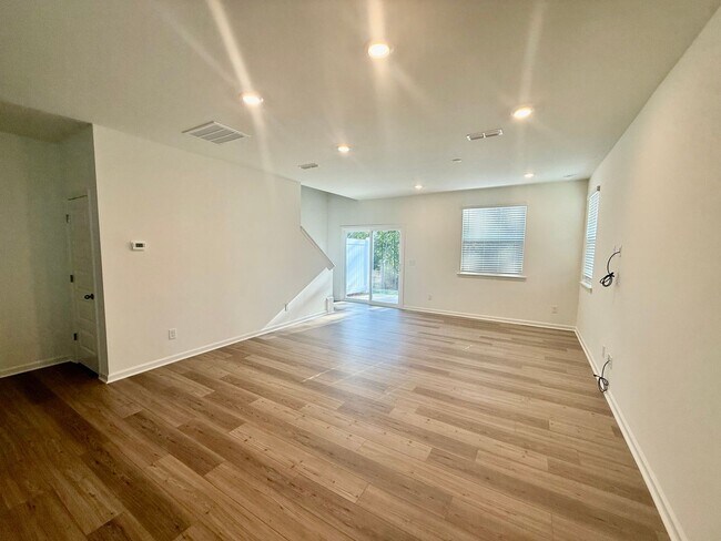 Building Photo - Three bedroom, 2.5 bath townhome in Mebane...