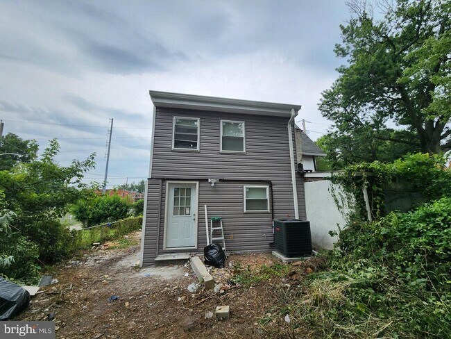 Building Photo - 523 Wellesley St