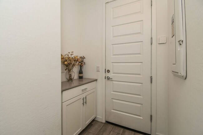 Building Photo - 9922 E Wavelength Ave