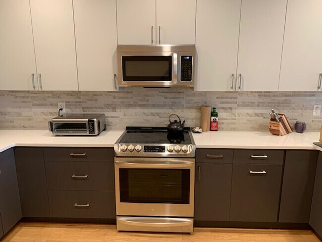 Building Photo - South Lake Union / Queen Anne Condo at the...