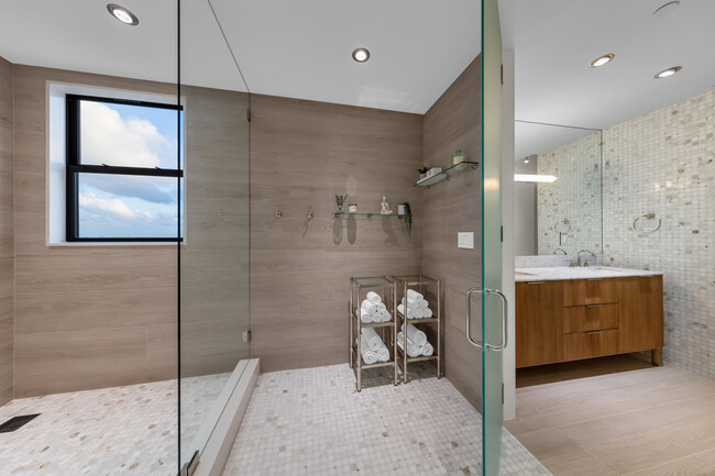 Building Photo - 7351 Promenade Dr